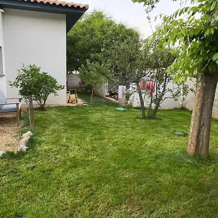 Ferienhaus Les Loges Florales - A Proximite De La Riviere Reals